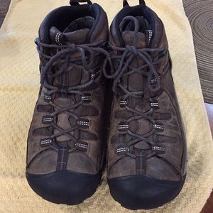 Men’s Keen boots.